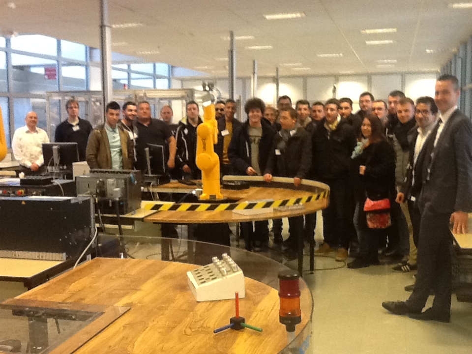 les &eacute;tudiants de la promotion LP ARIA 2015-2016 &agrave; l'entreprise  Sta&uuml;bli &agrave; Faverges